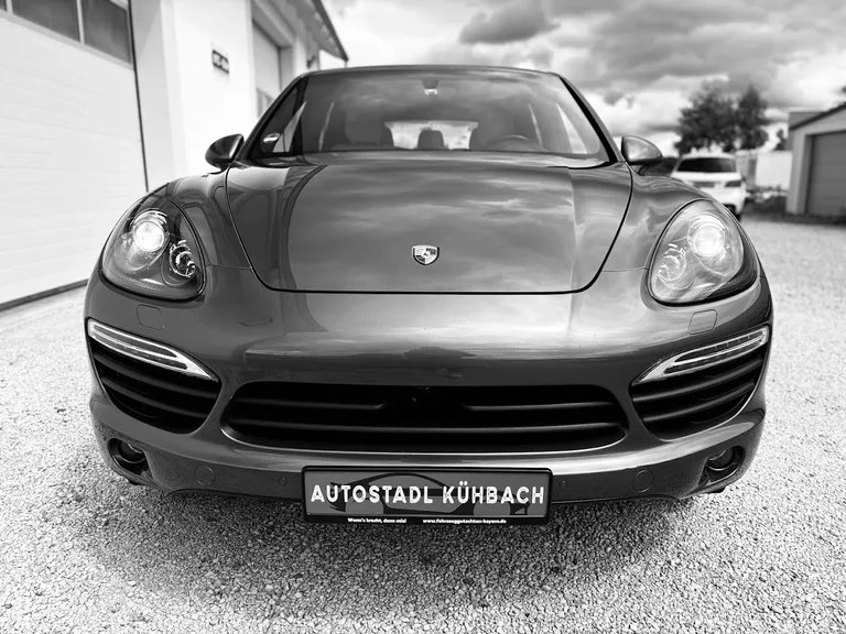 Front eines Gebrauchtwagens mit Kennzeichenhalter „Autostadl Kühbach“